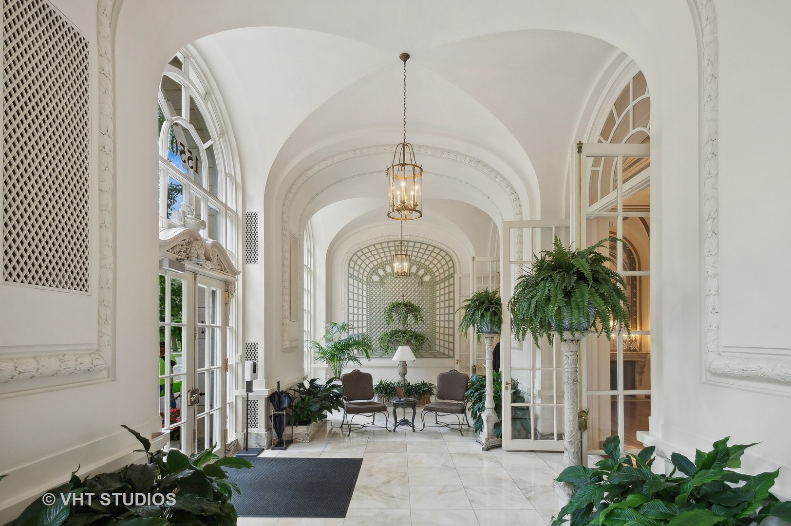 1550 North State Parkway, Unit 501 Chicago, IL 60610 - Photo 2 of 20 a view of a hall way with furniture