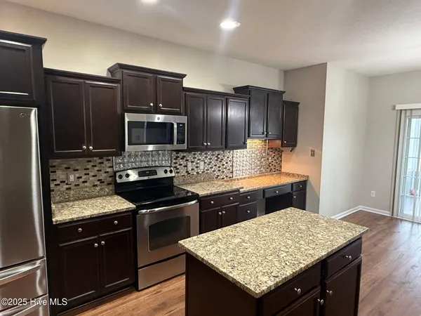 $2,600 | 700 Stafford Lane, Jacksonville, NC 28546