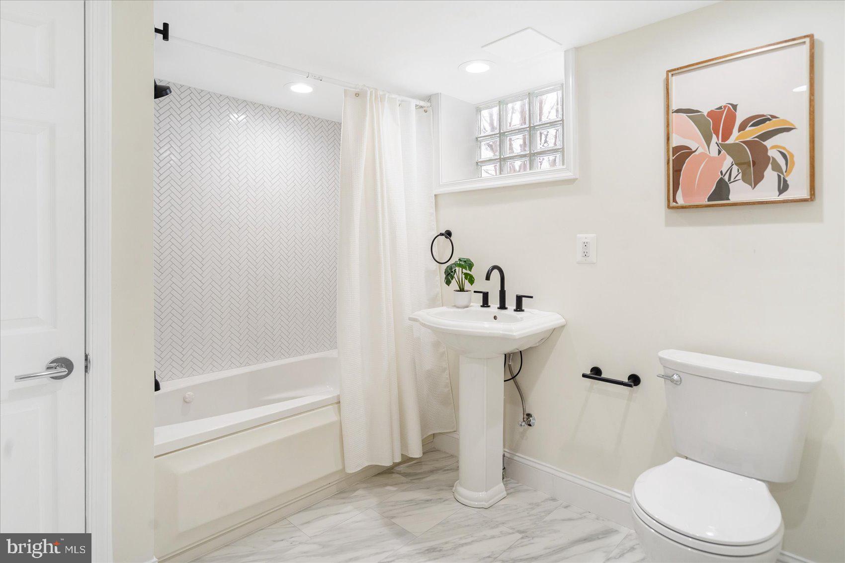 500 Wilton Road Baltimore, MD 21286 - Photo 45 of 57 a bathroom with a sink toilet and bathtub