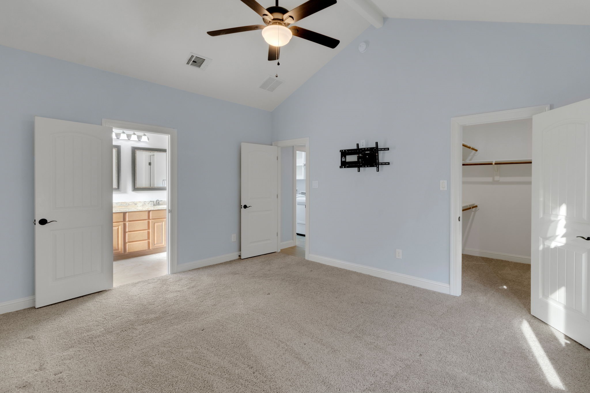 30 Beachwood Way Coldspring, TX 77331 - Photo 20 of 47 a view of an empty room and a ceiling fan
