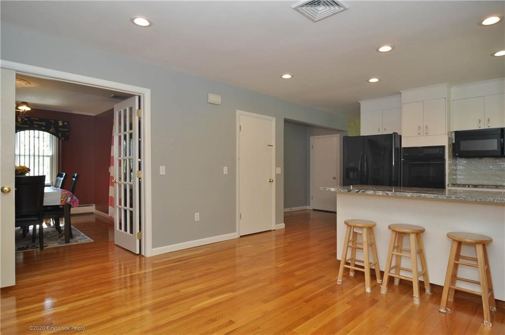 567 Budlong Road Cranston, RI 02920 - Photo 12 of 40