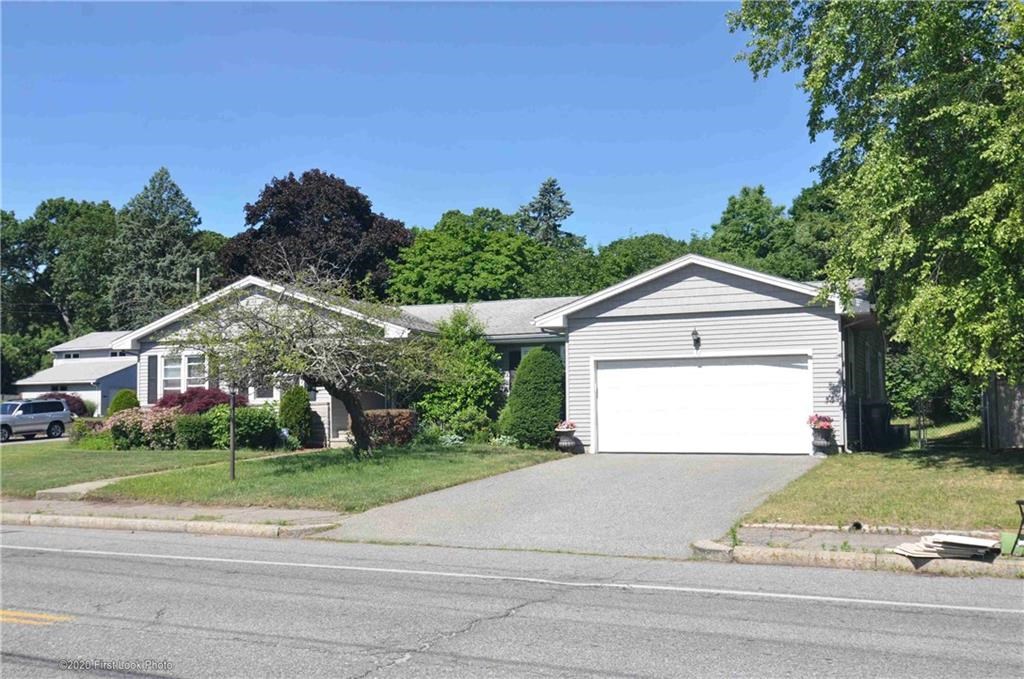 567 Budlong Road Cranston, RI 02920 - Photo 3 of 40