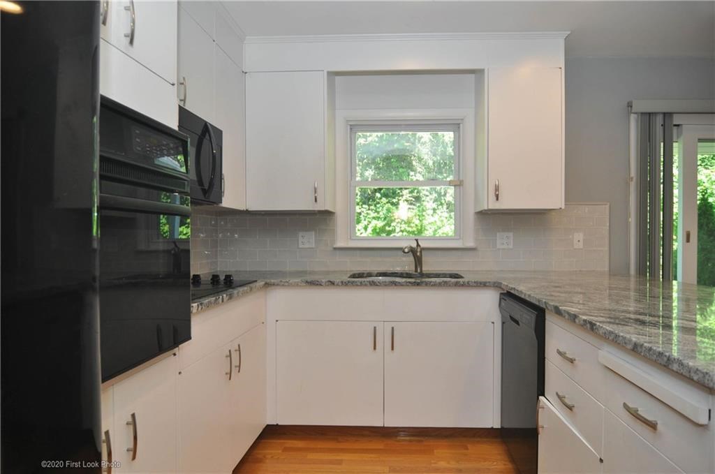 567 Budlong Road Cranston, RI 02920 - Photo 4 of 40