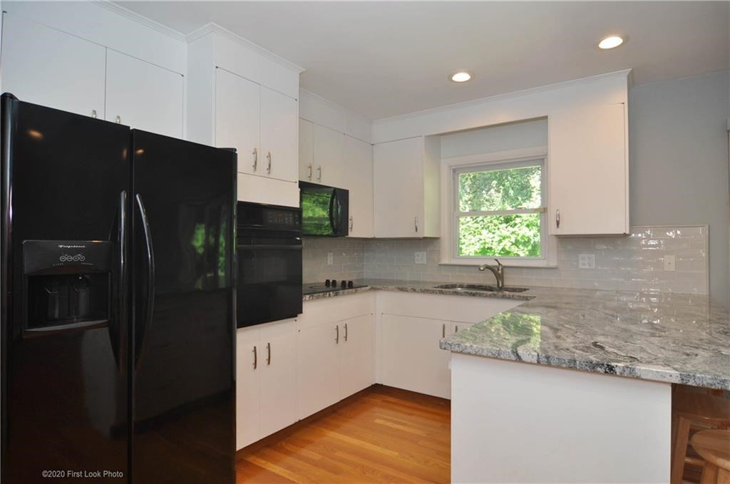 567 Budlong Road Cranston, RI 02920 - Photo 6 of 40