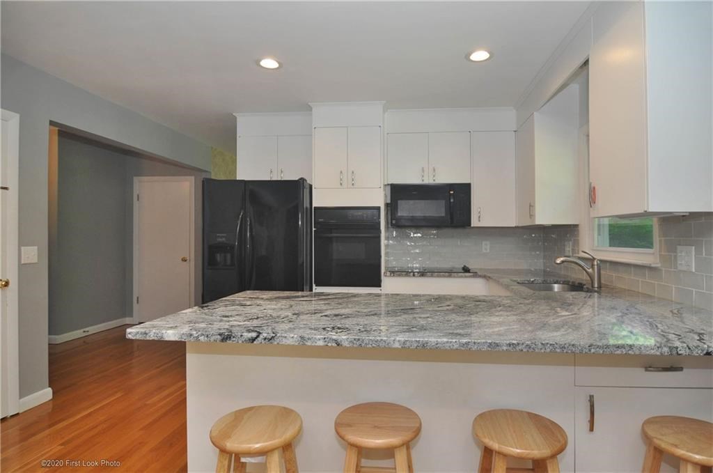 567 Budlong Road Cranston, RI 02920 - Photo 7 of 40