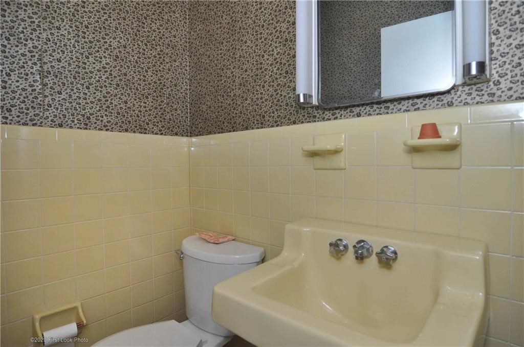 567 Budlong Road Cranston, RI 02920 - Photo 8 of 40