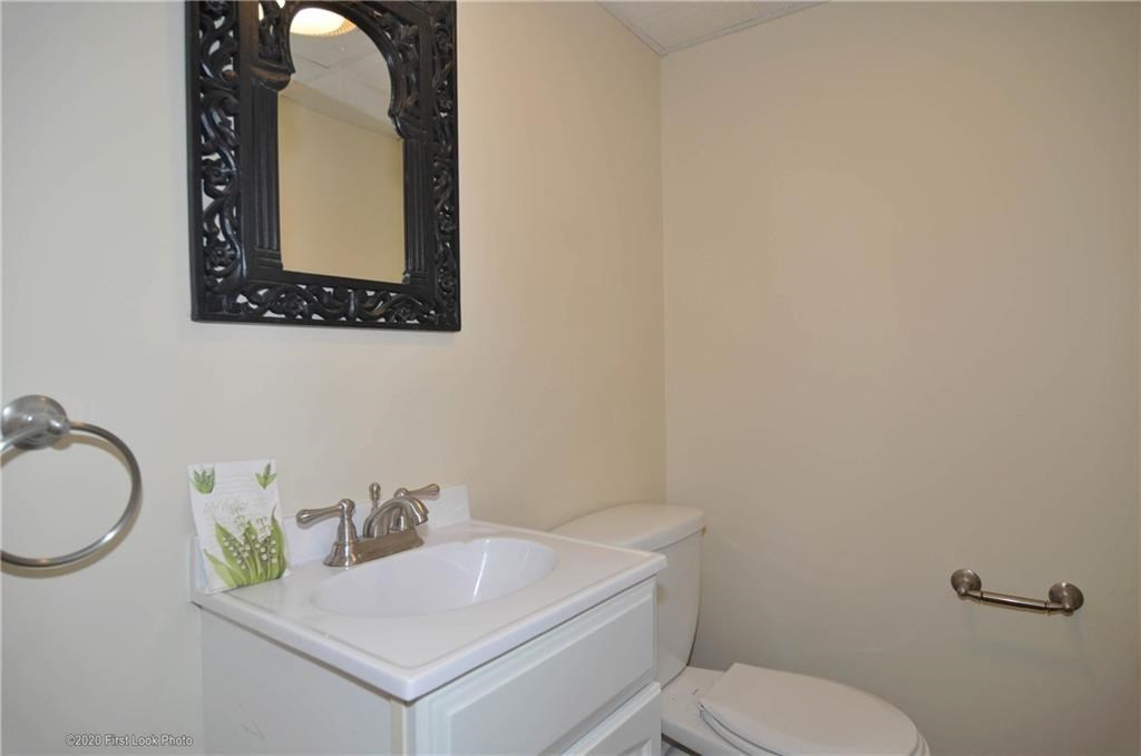 567 Budlong Road Cranston, RI 02920 - Photo 10 of 40
