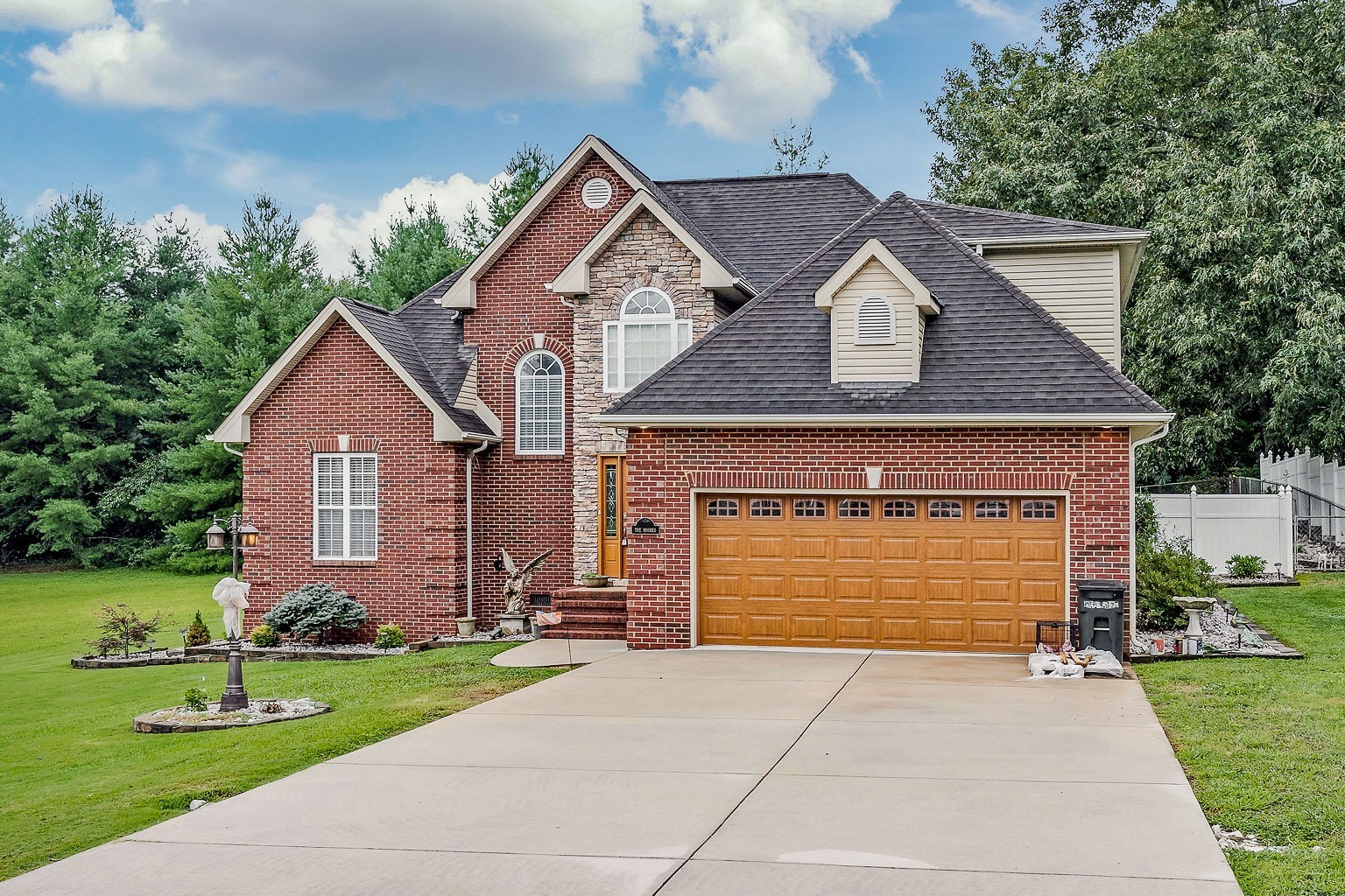 128 Simons Boulevard Morrison, TN 37357 - Photo 5 of 65 a front view of a house with garden