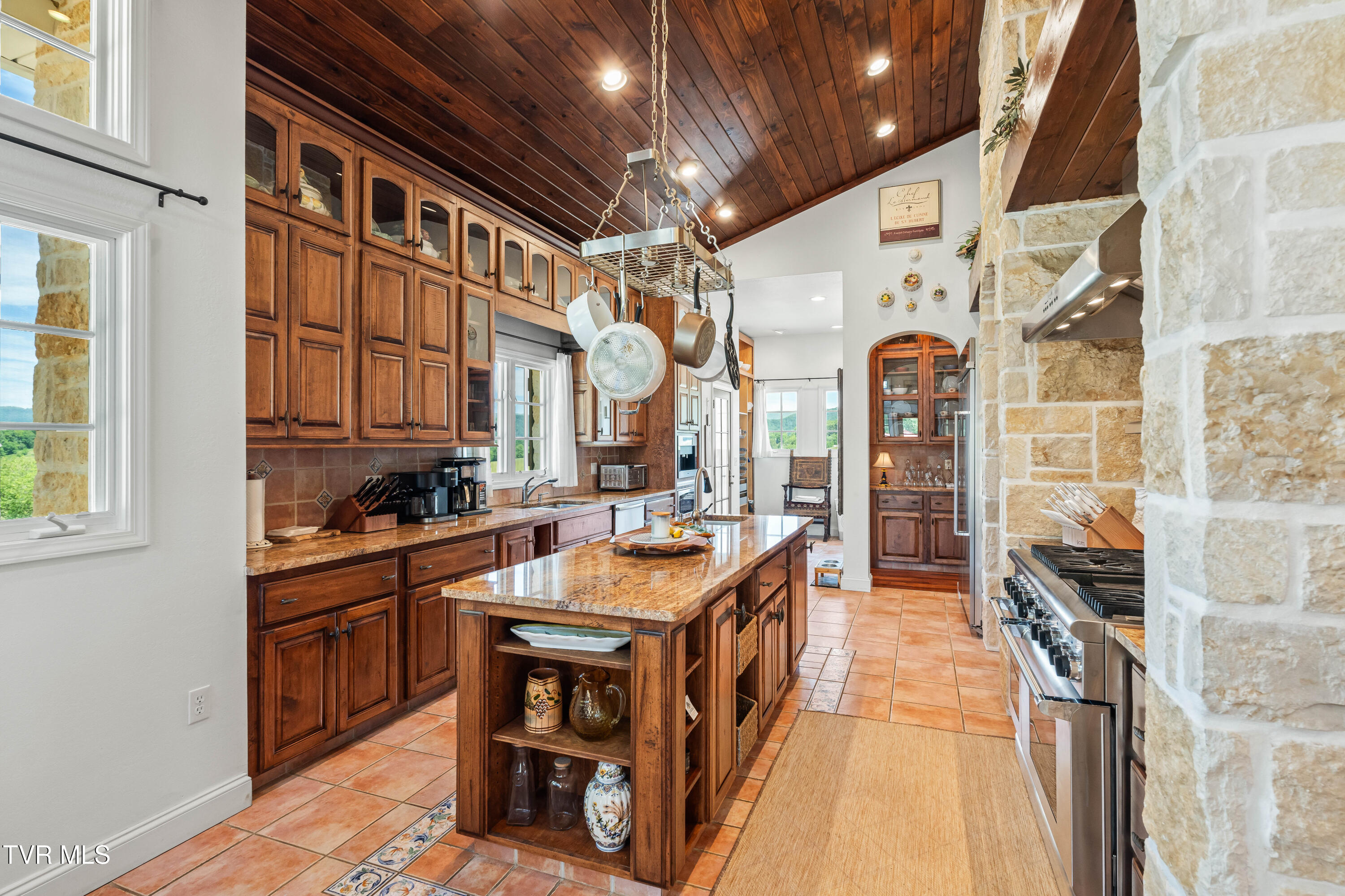 1877 Dry Hill Road Butler, TN 37640 - Photo 28 of 106 21