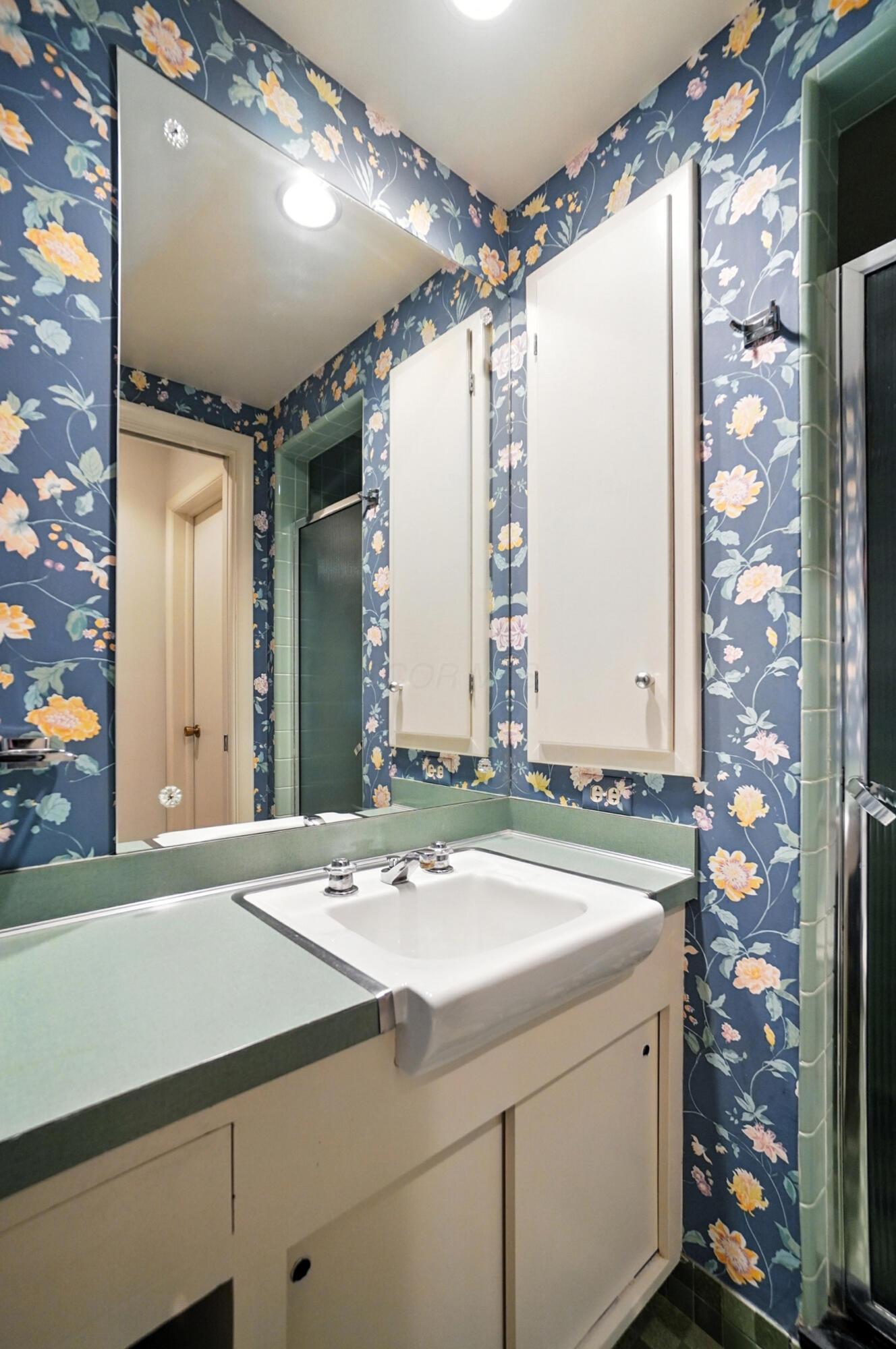 3885 Woodbridge Road Columbus, OH 43220 - Photo 79 of 158 075