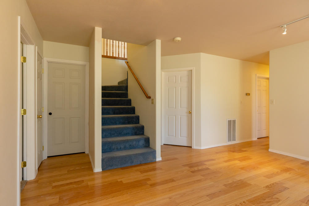 8906 Rockinghorse Lane Klamath Falls, OR 97603 - Photo 26 of 32 Down stairs