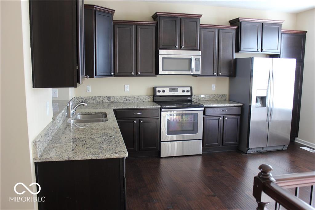 14047 Wimbleton Way Fishers, IN 46037 - Photo 4 of 23