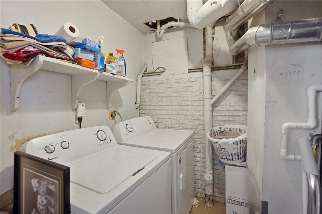 4780 Old Salem Road Englewood, OH 45322 - Photo 23 of 30 Functional laundry room featuring essential appliances for everyday convenience.