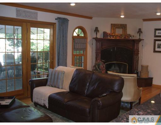 19 Rolling Road East Brunswick, NJ 08816 - Photo 4 of 10 Gallery Image 4
