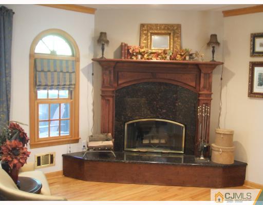 19 Rolling Road East Brunswick, NJ 08816 - Photo 5 of 10 Gallery Image 5