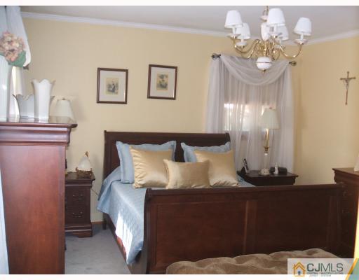 19 Rolling Road East Brunswick, NJ 08816 - Photo 6 of 10 Gallery Image 6