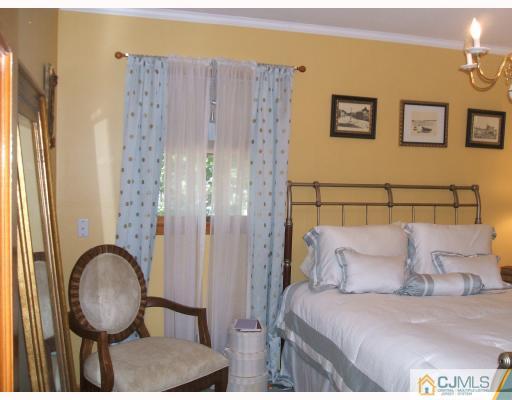 19 Rolling Road East Brunswick, NJ 08816 - Photo 7 of 10 Gallery Image 7