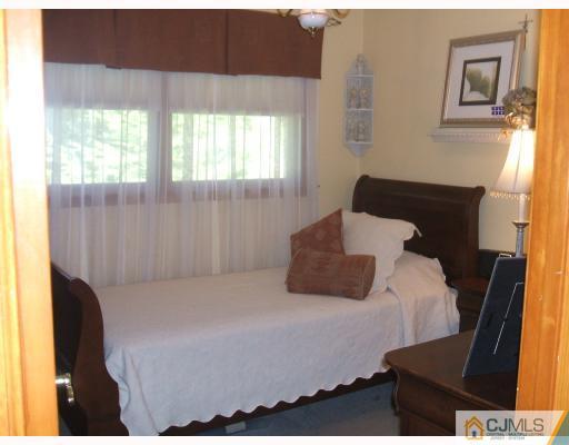 19 Rolling Road East Brunswick, NJ 08816 - Photo 8 of 10 Gallery Image 8