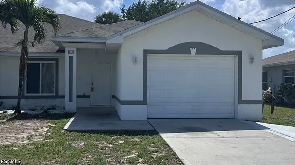 $1,800 | 213 Southeast 24th Avenue, Cape Coral, FL 33990