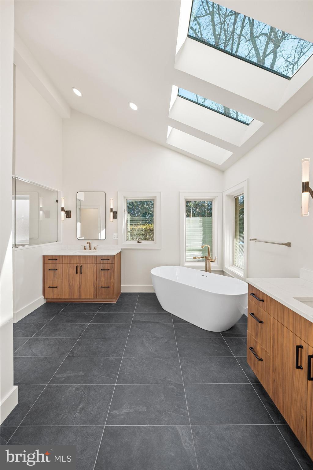 1402 Langley Place McLean, VA 22101 - Photo 16 of 46 Sunlit primary bath