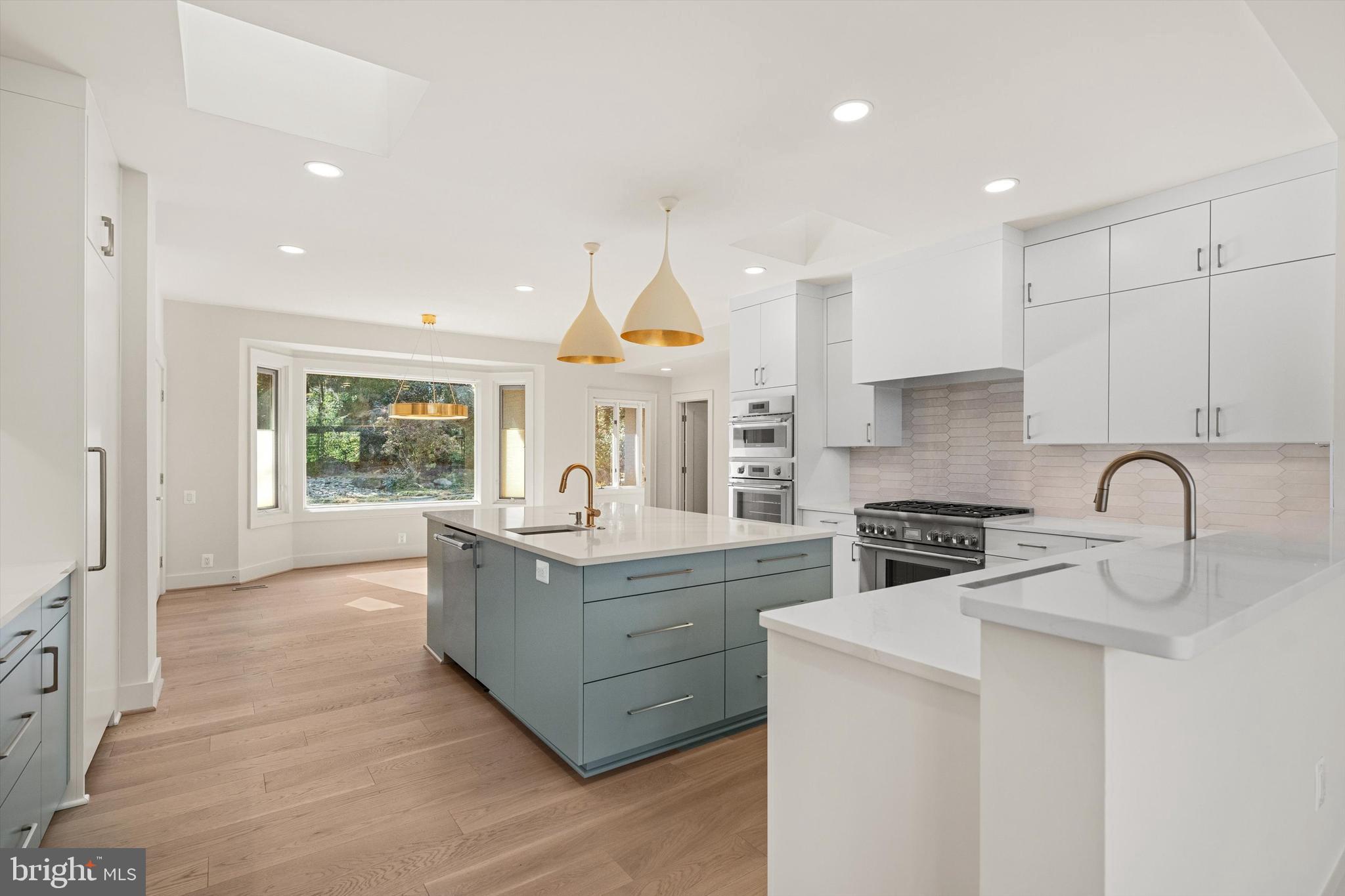 1402 Langley Place McLean, VA 22101 - Photo 18 of 46 Gourmet kitchen with center island