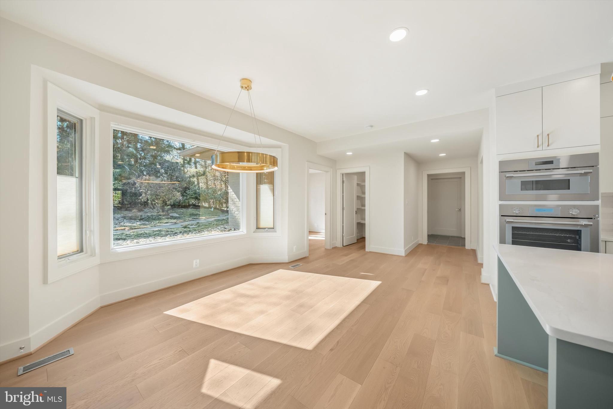 1402 Langley Place McLean, VA 22101 - Photo 24 of 46 Eating area off Kitchen