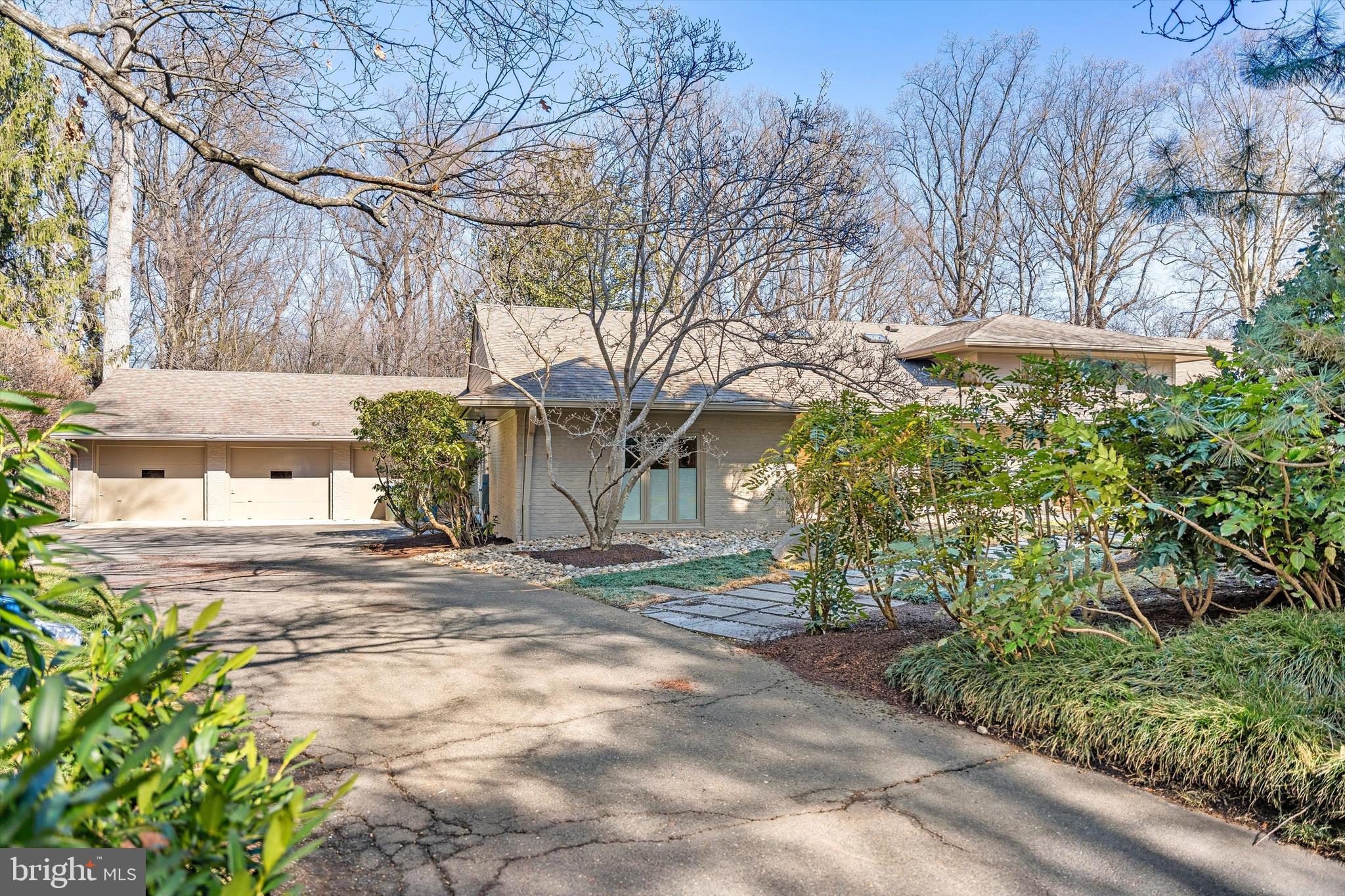 1402 Langley Place McLean, VA 22101 - Photo 37 of 46 Large motor court with access to 3 car garage