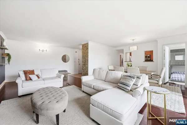$4,600 | 300 Winston Drive, Unit L5, Cliffside Park, NJ 07010