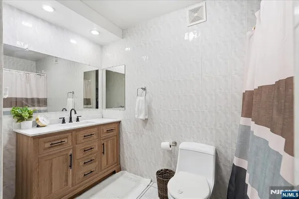 $4,600 | 300 Winston Drive, Unit L5, Cliffside Park, NJ 07010