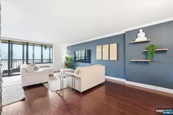 $4,600 | 300 Winston Drive, Unit L5, Cliffside Park, NJ 07010