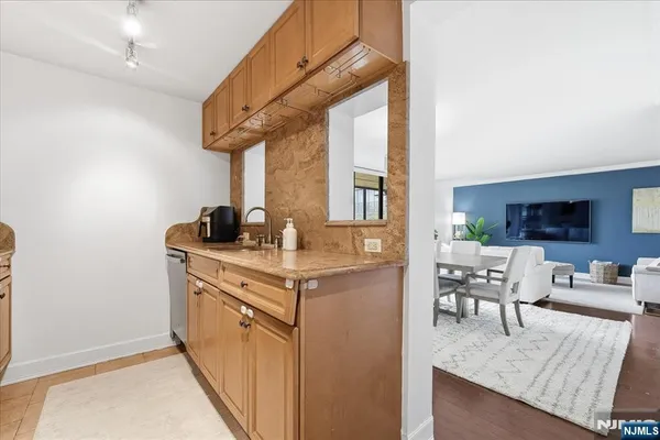 $4,600 | 300 Winston Drive, Unit L5, Cliffside Park, NJ 07010