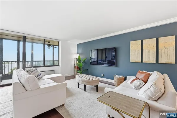 $4,600 | 300 Winston Drive, Unit L5, Cliffside Park, NJ 07010