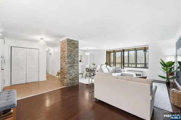 $4,600 | 300 Winston Drive, Unit L5, Cliffside Park, NJ 07010