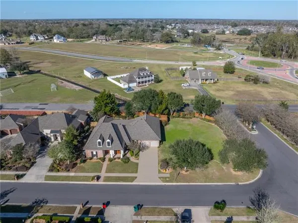 $769,500 | 100-102 Brahmwell Court, Lafayette, LA 70508