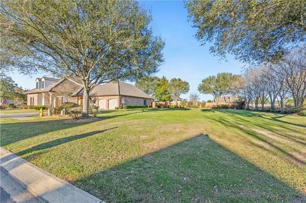 $769,500 | 100-102 Brahmwell Court, Lafayette, LA 70508