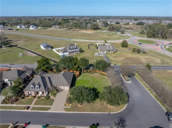 $769,500 | 100-102 Brahmwell Court, Lafayette, LA 70508
