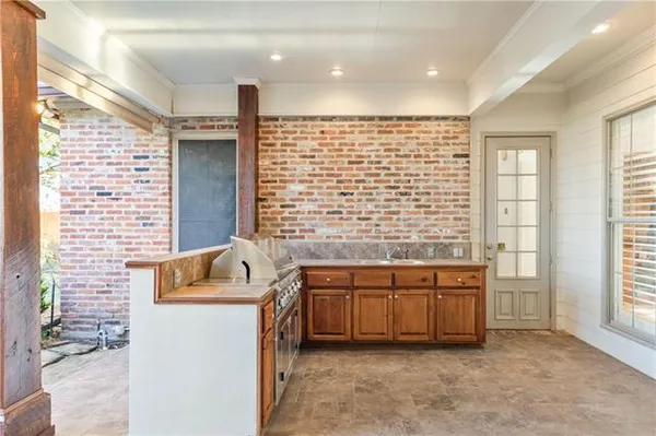 $769,500 | 100-102 Brahmwell Court, Lafayette, LA 70508