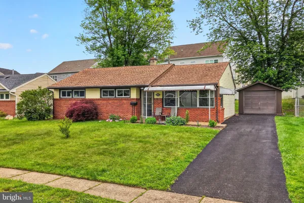 a view of an house with backyard space and garden