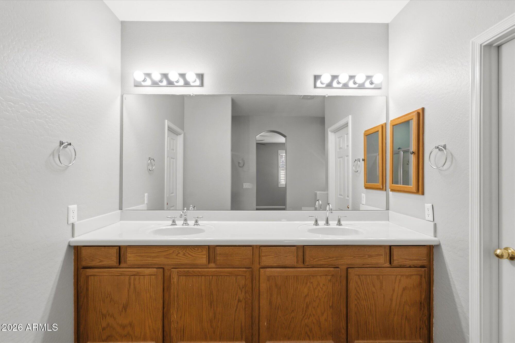 3009 West Trapanotto Road Phoenix, AZ 85086 - Photo 21 of 42 Primary Bath