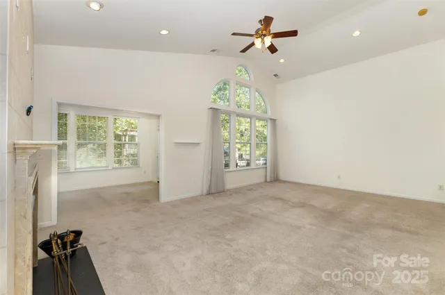 a view of entryway with a window