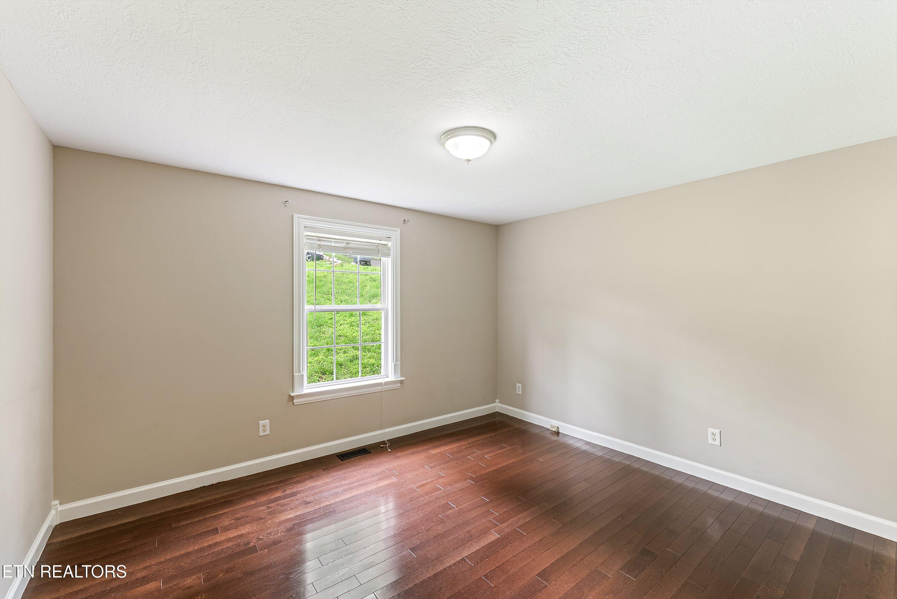 6133 Weems Road Knoxville, TN 37918 - Photo 21 of 34 21-1st Bed A1