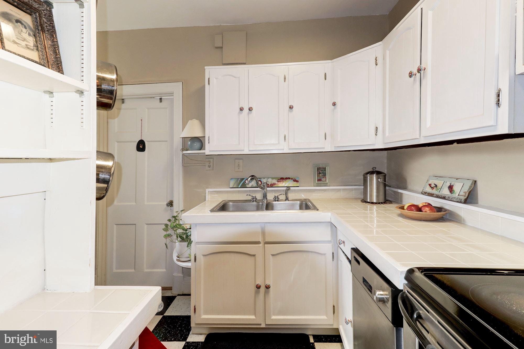 2801 Adams Mill Road Northwest, Unit 111 Washington, DC 20009 - Photo 21 of 24 Kitchen