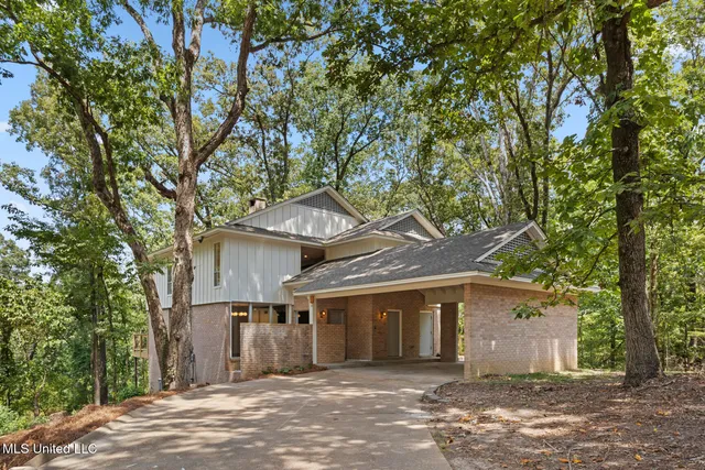 $415,000 | 221 West Virginia Drive, Clinton, MS 39056