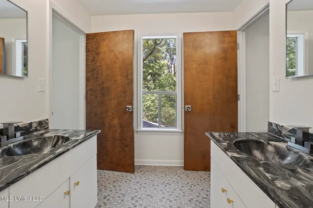 $415,000 | 221 West Virginia Drive, Clinton, MS 39056