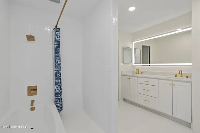 $415,000 | 221 West Virginia Drive, Clinton, MS 39056