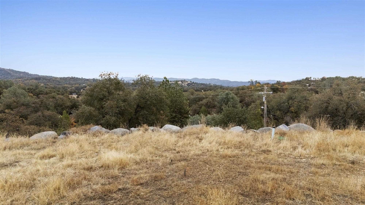 13950 Florence Way Sonora, CA 95370 - Photo 6 of 18 a view of a snow covered with snow