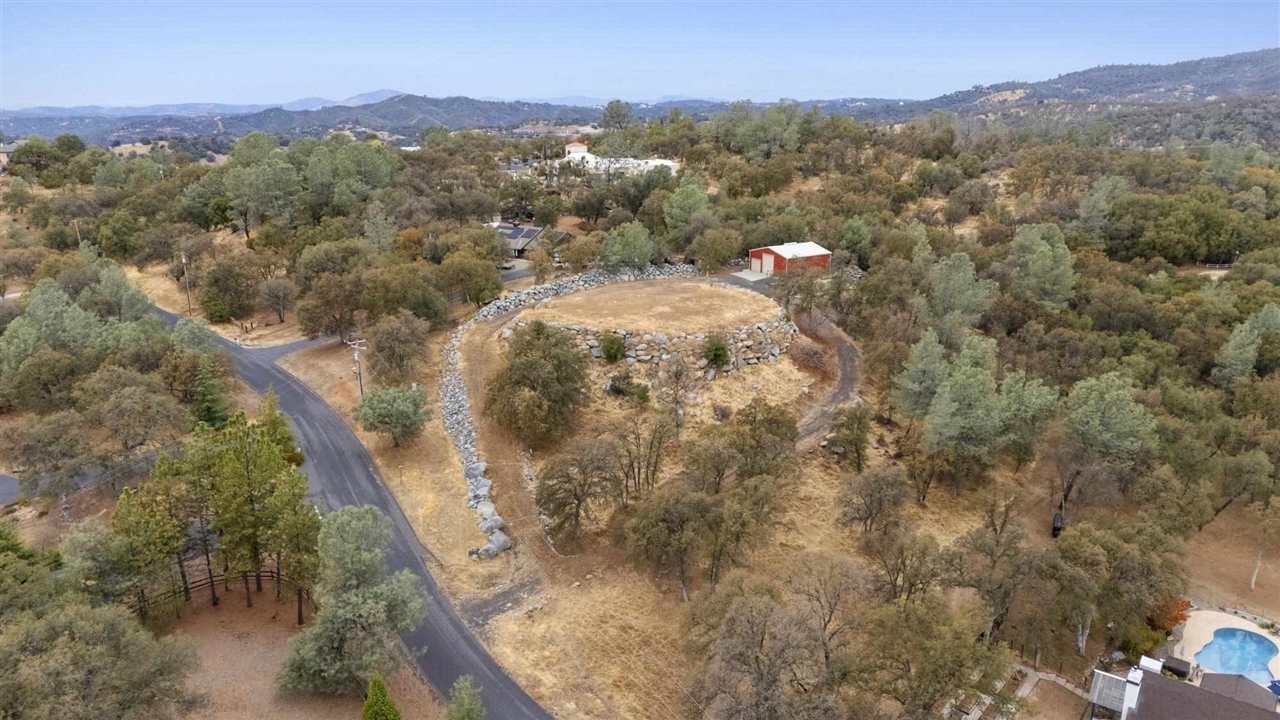 13950 Florence Way Sonora, CA 95370 - Photo 10 of 18 a view of a city from a lake