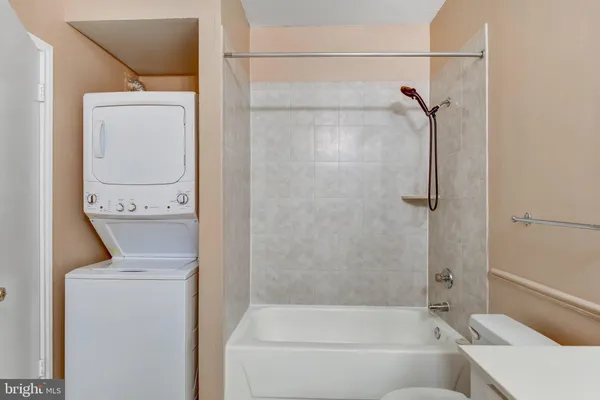 $2,150 | 12155 Penderview Terrace, Unit 804, Fairfax, VA 22033