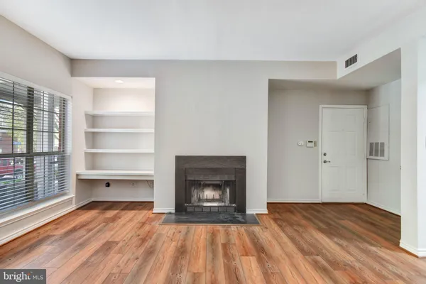 $2,150 | 12155 Penderview Terrace, Unit 804, Fairfax, VA 22033