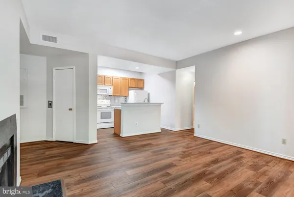 $2,150 | 12155 Penderview Terrace, Unit 804, Fairfax, VA 22033